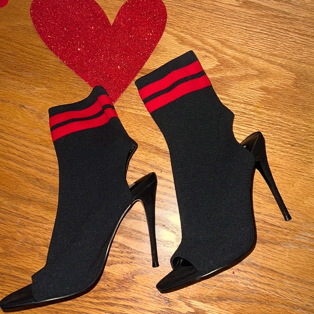 Steve Madden size 7 amazing Valentine heels